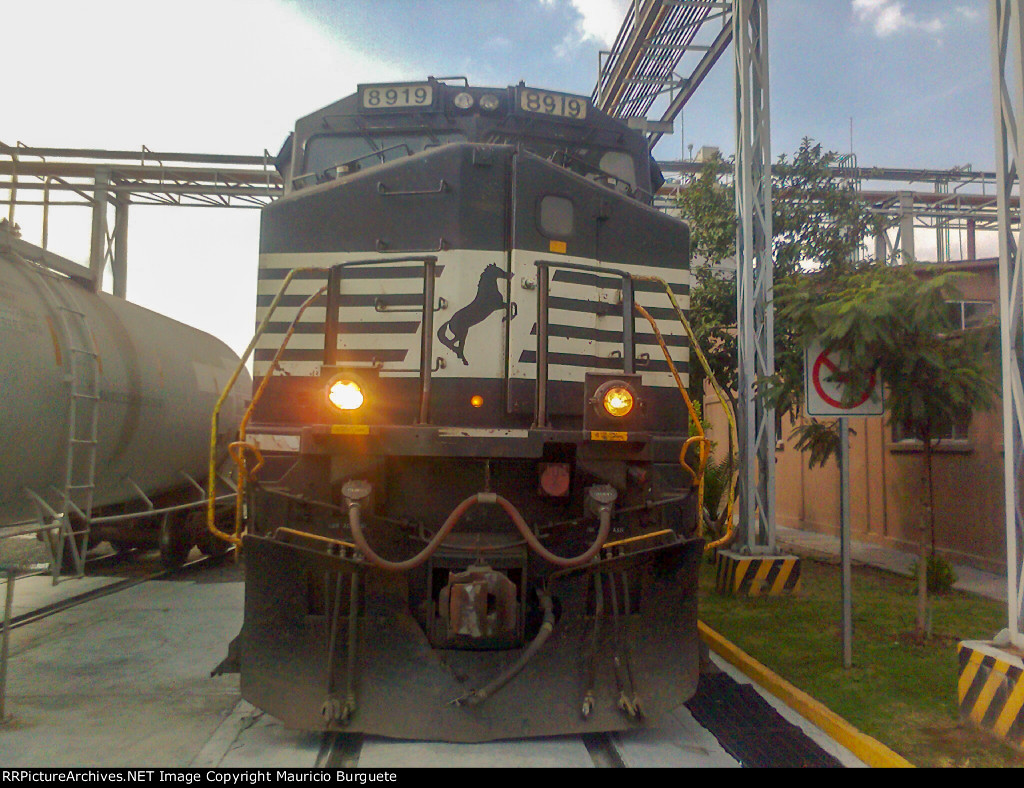 NS C40-9W Locomotive